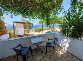 Beautiful house located on a hill with a spectacular sea view in Samos Island – hotel w mieście Koumeika