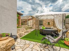 Holiday Home Stone Wall, hotel with parking in Jovići