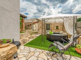 Holiday Home Stone Wall, hotel med parkering i Jovići