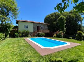 Casa de São Vicente de Cima, hotel with pools in Póvoa de Lanhoso