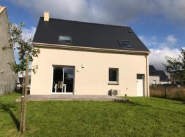 Flochouët - Maison avec jardin - Trélivan proche Dinan โรงแรมในTrélivan