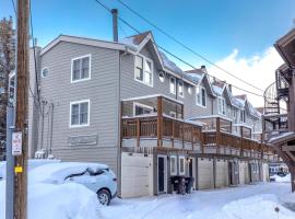 14th Street Townhouses #2，位于帕克城的酒店