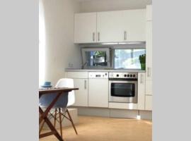 Modern & Friendly Apartment Ammersee, vacation rental in Windach