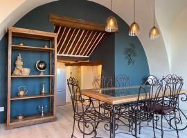 Grand Appartement Centre historique Grasse, hotel en Grasse