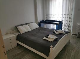 Entire Bedroom Apartment with big Balcony Perfect for Families Mishev, hotel in Nea Moudania