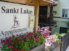 St Lukas Apartments, hotel with parking in Oberammergau