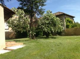 Gîte Annesse-et-Beaulieu, 5 pièces, 8 personnes - FR-1-616-199، بيت عطلات في Annesse-et-Beaulieu