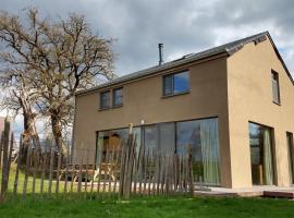 Ardennature vakantiehuizen met privé-sauna, hotel with hot tubs in La Roche-en-Ardenne