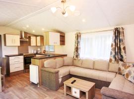 schönes Chalet Tinyhouse in Ostseenähe 13km - sehr ruhige Dorflage, hotel v destinaci Vogtshagen
