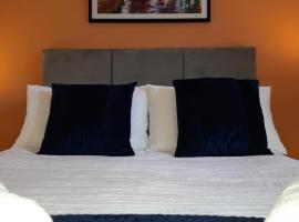 Ideal Apartment - Sleeps 6 - Parking, hotelli kohteessa Barnsley