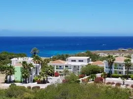 Fabulous Ocean View Apartment in Secure Resort, 5 min Walk to Beaches & Restaurants