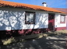 Casa Alentejana, cheap hotel in São Teotónio