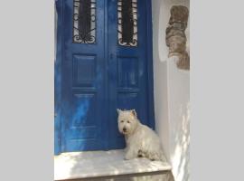 Blue & White: An Absolute Aegean dream house, hótel í Galini
