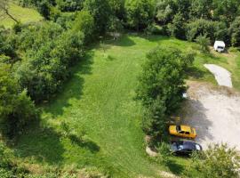Camping Zamolxe, hotel with parking in Sarmizegetusa