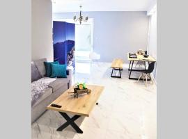 Athens Central 3BD Apartment next to Metro Luxury, hotel in Athene