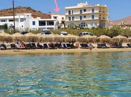 Syros Dreamy Maisonette 2 minutes from sandy beach, rental liburan di Liaropá