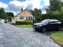 Detached Bungalow II Big Garden II Pet Friendly, готель у місті Hednesford