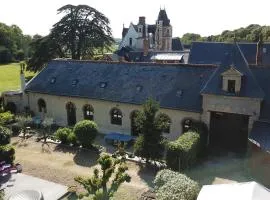 GITE LONGERE DE 15 PERSONNES AU CHATEAU DE JALLANGES VOUVRAY