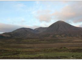 Tigh na h'aibhne, hotel sa Broadford