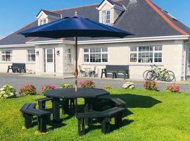 Ross Beach Family Farmhouse B&B, bed and breakfast en Killala