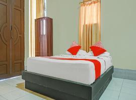 OYO 90441 Kuntawa Guesthouse, hotel in Makassar