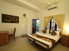 Aaron's Homestay, hotel cerca de Catedral de Santa Cruz, Kochi