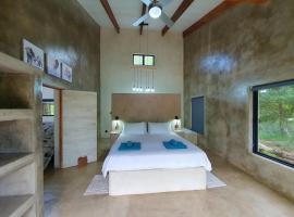 Lionsview Private Lodge - 4 Lions, hotel in Marloth Park