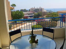 King's Palace Seaview Apartment, alojamento com cozinha em Paphos