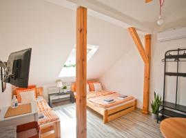 Hostel 33, hostel u gradu T&scaron;ebinja