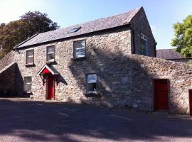 The Stables - 200 Year Old Stone Built Cottage, hotel ieftin din Foxford