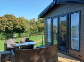 Caplor Glamping & Lodges, glamping site in Hereford