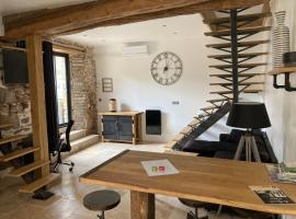 La Grange, hytte i Avallon