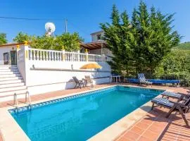Amazing Home In Iznate