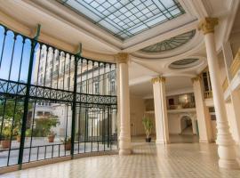 Аpartements in the historical center df Vichy,hotel Imperial., hotel i Vichy