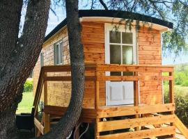 ROULOTTE DE CHARME, luxury tent in Saint-Genest-de-Bauzon