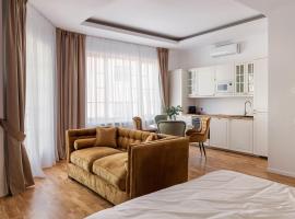 pedestrian street in city center for comfortable and beautiful stay with all comodities within walking distance, hotel in Cluj-Napoca