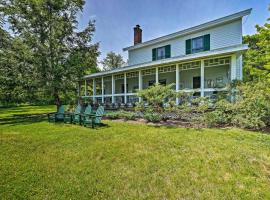 Waterfront Schroon Lake Home with Boat Dock!, hotel com estacionamento em Schroon Lake
