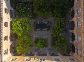 Relais il Chiostro Historic Courtyard & Panoramic Terrace near Sorrento