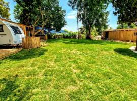 Glamping Beit Yanai, Hotel in Bet Yannay