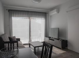 One bedroom apartment in Paphos in good location, hotel em Paphos