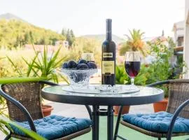 Apartment Đego near Ploce, riverfront, parking