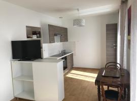 Grand Studio en coeur de ville pour 2 p., appartement in Bort-les-Orgues