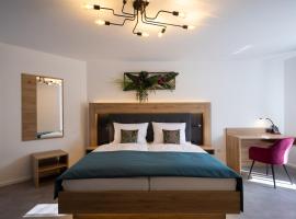 Bed and Breakfast - Homburg am Main, hotel con parking en Homburg