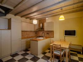 MyYellowHome, casa o chalet en Ermoupoli