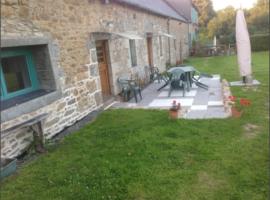 Captivating 2-Bed House with log burner in Kerien, holiday home in Kérien