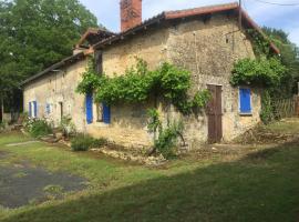 Beautiful cottage with private pool in France, hotel with parking in Chatain