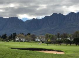 Erinvale Apartment on Erinvale Golf and Country Estate, Somerset West, Westkaap, golf hotel in Cape Town