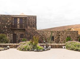 Hotel Rural Restaurante Mahoh, casa de hóspedes em Villaverde