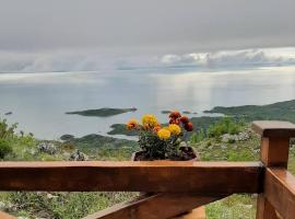 Livari Rooms Exclusive Chalet，巴爾的木屋