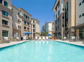 Holiday Inn Express & Suites - Valencia - Santa Clarita by IHG, hotel di Valencia